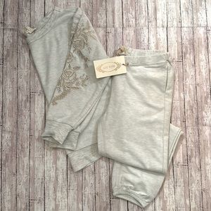 💕JOYFOLIE SWEATSUIT EUC/NWT💕